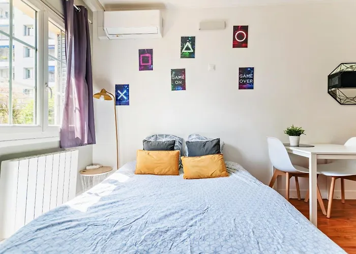 Charmant Studio Cosy Climatise Et Parking Securise A Proximite Du Centre Ville De Lyon